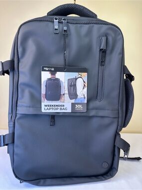 Primo Weekender Laptop 30L Backpack Black charging port NWT